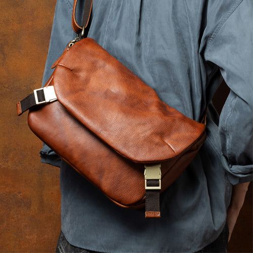 Sac bandoulière en cuir marron – Sac à épaule élégant pour hommes, compatible tablettes et ordinateurs portables